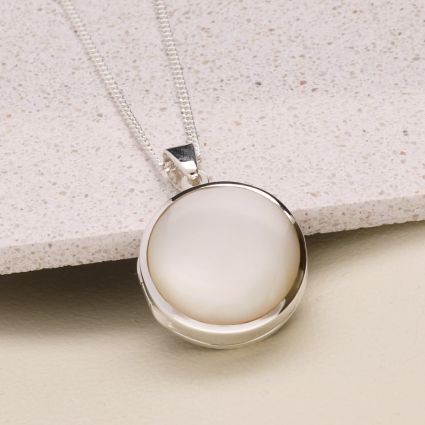 Sterling Silver Round White Mother Of Pearl Locket With Optional Engraving & Chain